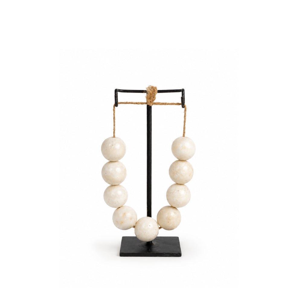 Bombyxx - Kralenketting Op Standaard - Cela White