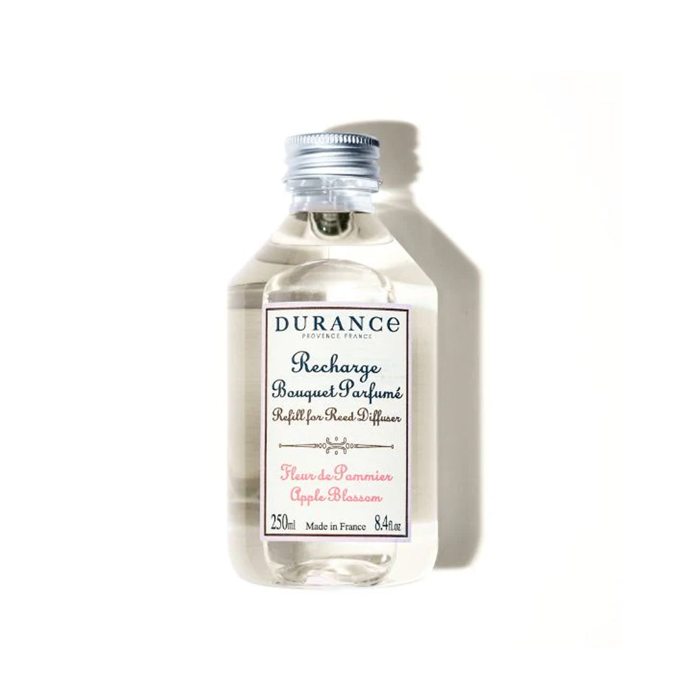 250 ml Durance navulling voor geurstokjes in de geur Apple Blossom.