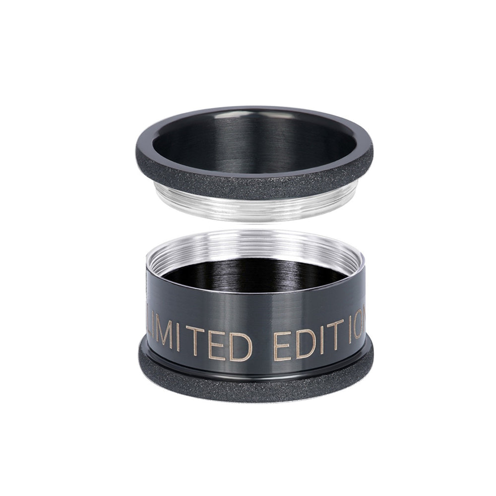 Zwarte Limited Edition IXXXI basisring voor dames in 12 mm breedte.