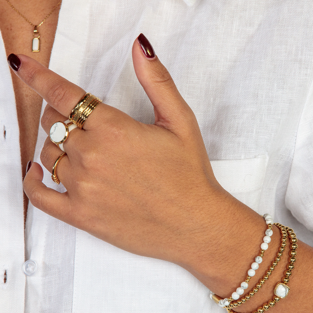 My Bendel - Gouden Kralen Armband Met Howlite Edelsteen