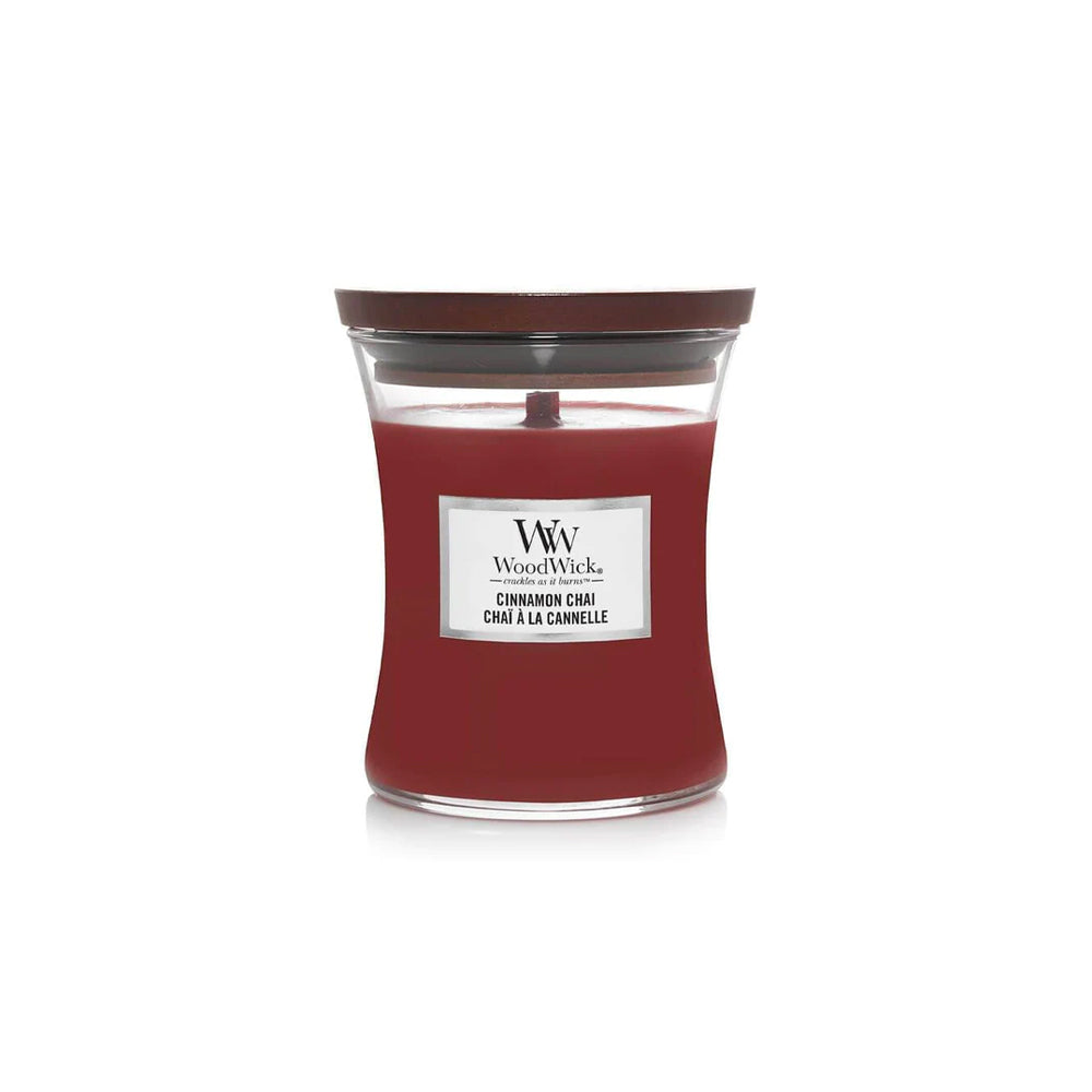 rode woodwick geurkaars medium cinnamon chai