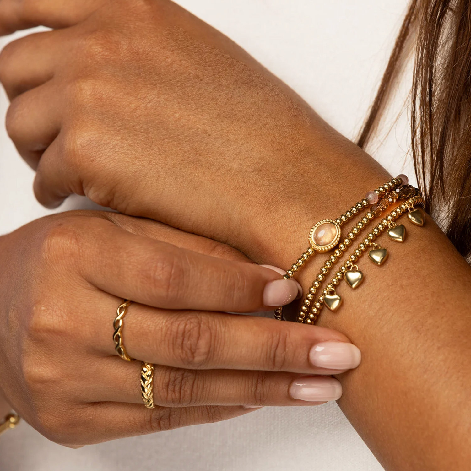 My bendel armbanden goudkleurige kralen en steen