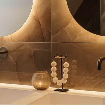 Bombyxx - Kralenketting Op Standaard - Cela White