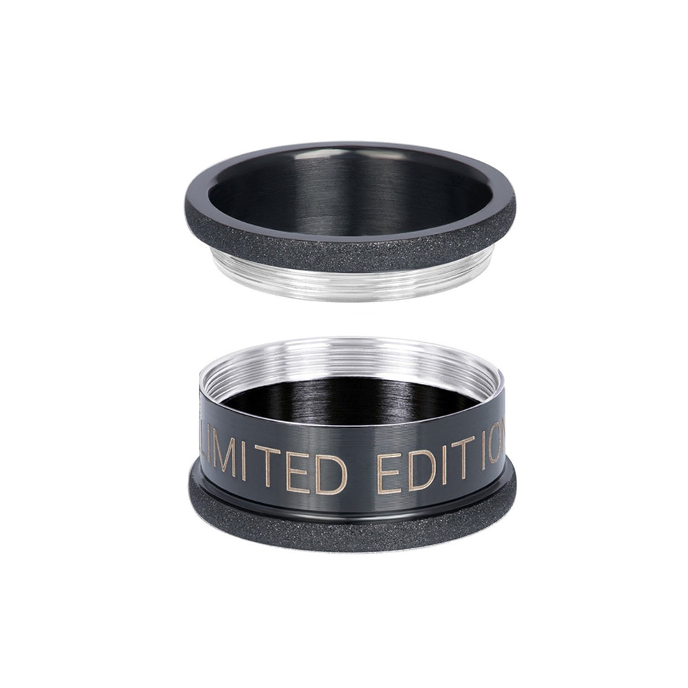 Zwarte Limited Edition IXXXI basisring voor dames in 10 mm breedte.