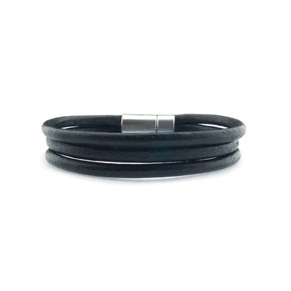 Qoss herenarmband zwart leer met zilverkleurige suiting 3 strengen