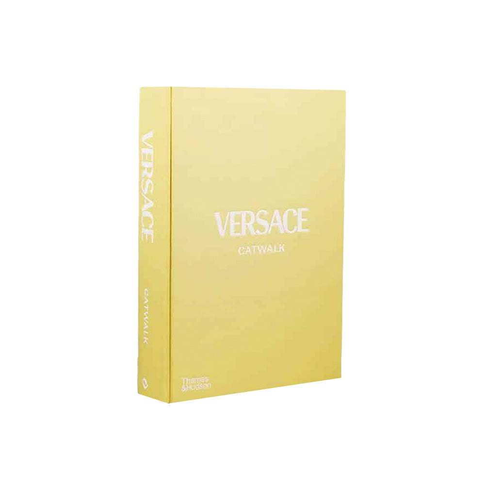 geel tafelboek versace catwalk