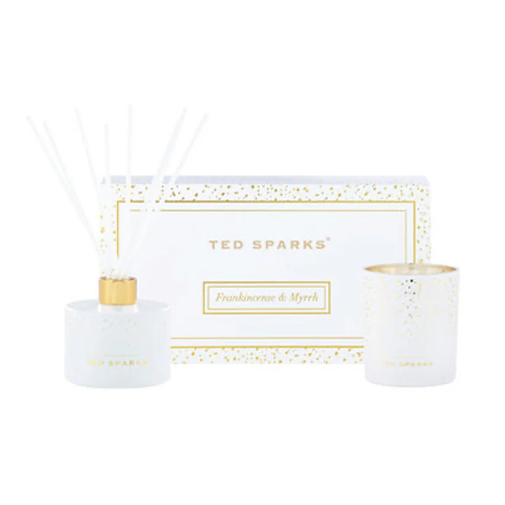 Luxe, wit met gouden giftset van Ted Sparks met kaars en geurstokjes in de geur Frankincense & Myrrh.